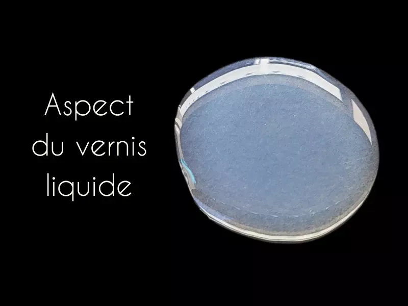 Vernis Croq tendances aspect du vernis liquide-sur plaque de verre vernis pour pate polymere Com'une Alchimie