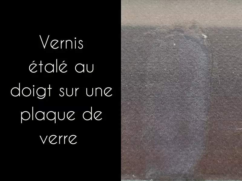 Vernis Croq tendances étalé au doigt sur plaque de verre vernis pour pate polymere Com'une Alchimie