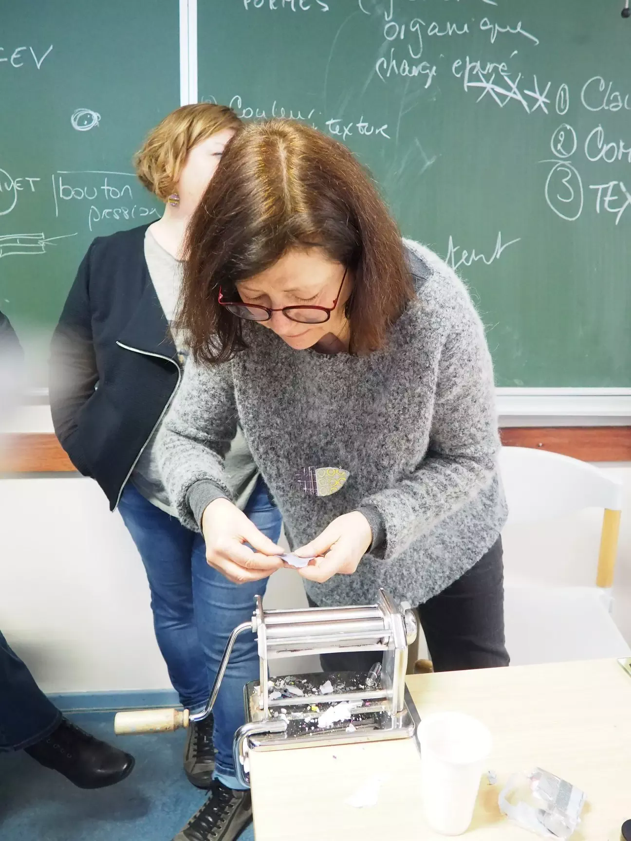 Stage pate polymere workshop Christine Dumont Liège Christine Dumont en démonstration lors de son workshop à Liège en 2019