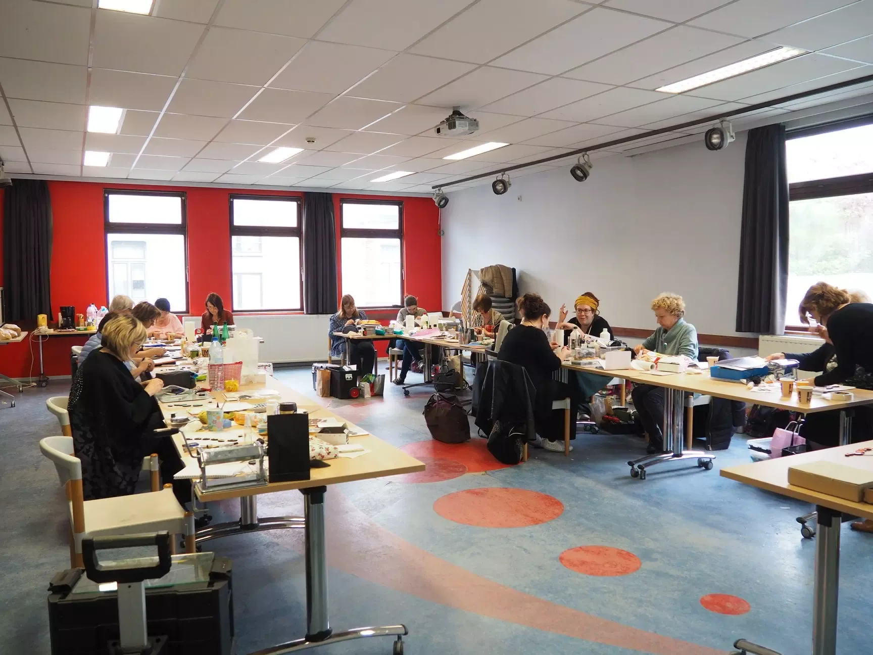 Stage workshop pate polymere Olga Nicolas polymer clay society Stage pâte polymère Olga Nicolas Liège 2019 élèves au travail