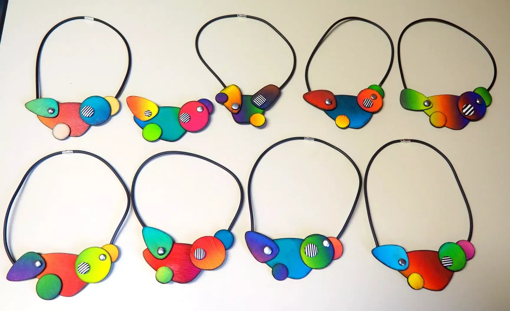 Stage-workshop-pate-polymere-colliers-Bettina-Welker polymer clay Colliers réalisés lors du stage de pâte polymère de Bettina Welker à Liège en 2018