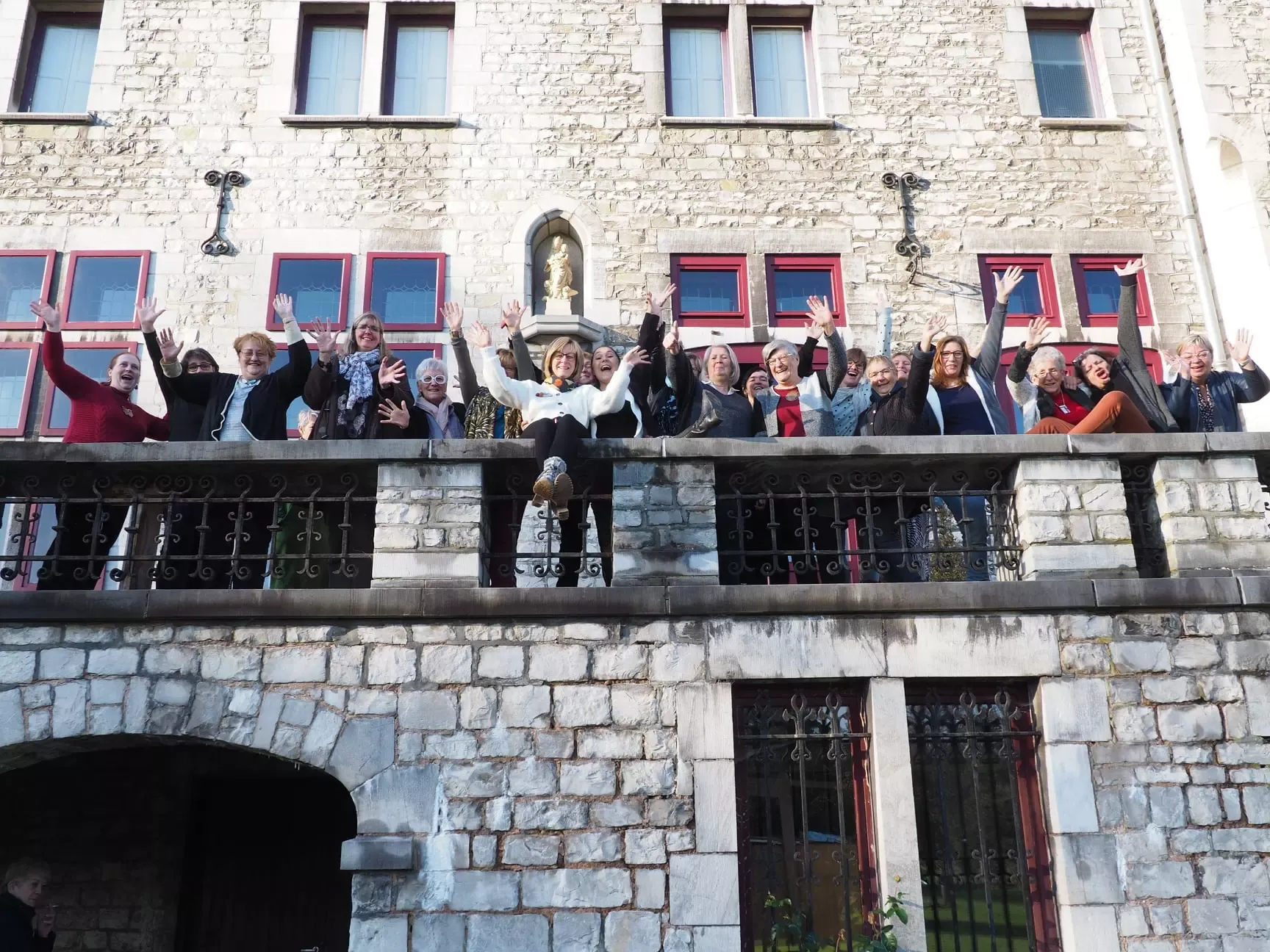 Workshop-stage-pate-polymere-Sylvie-Peraud Photo de groupe du stage de pâte polymère de Sylvie Peraud à Liège en 2021